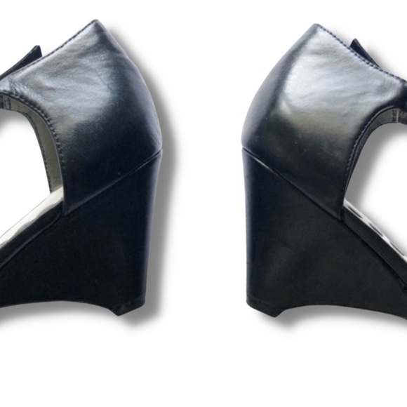 Enzo Angiolini Strappy Peep Toe Sandal - Picture 5 of 5